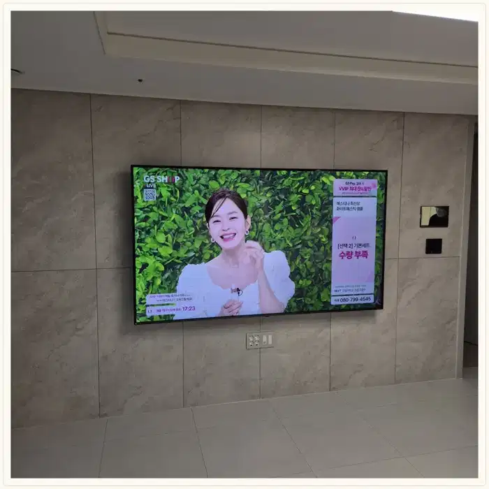 하우스디시그니처98 무타공 벽걸이TV 설치 상담용 브라켓 참고 사진